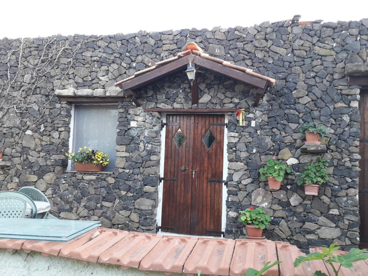 B&B Domo De Pedra Tottubella Exterior photo